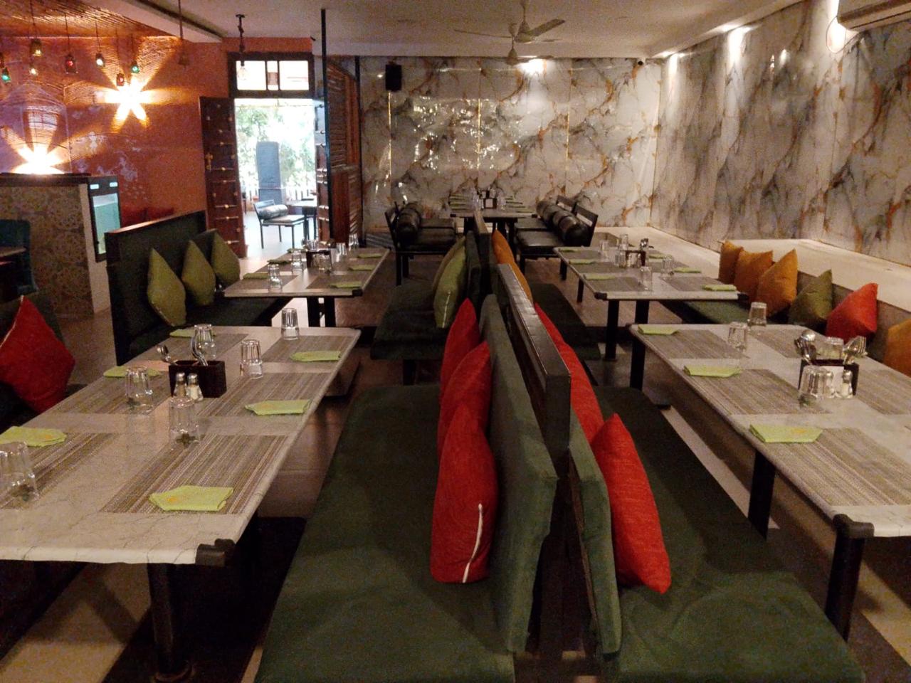 Restaurant booth with linen napkin placement