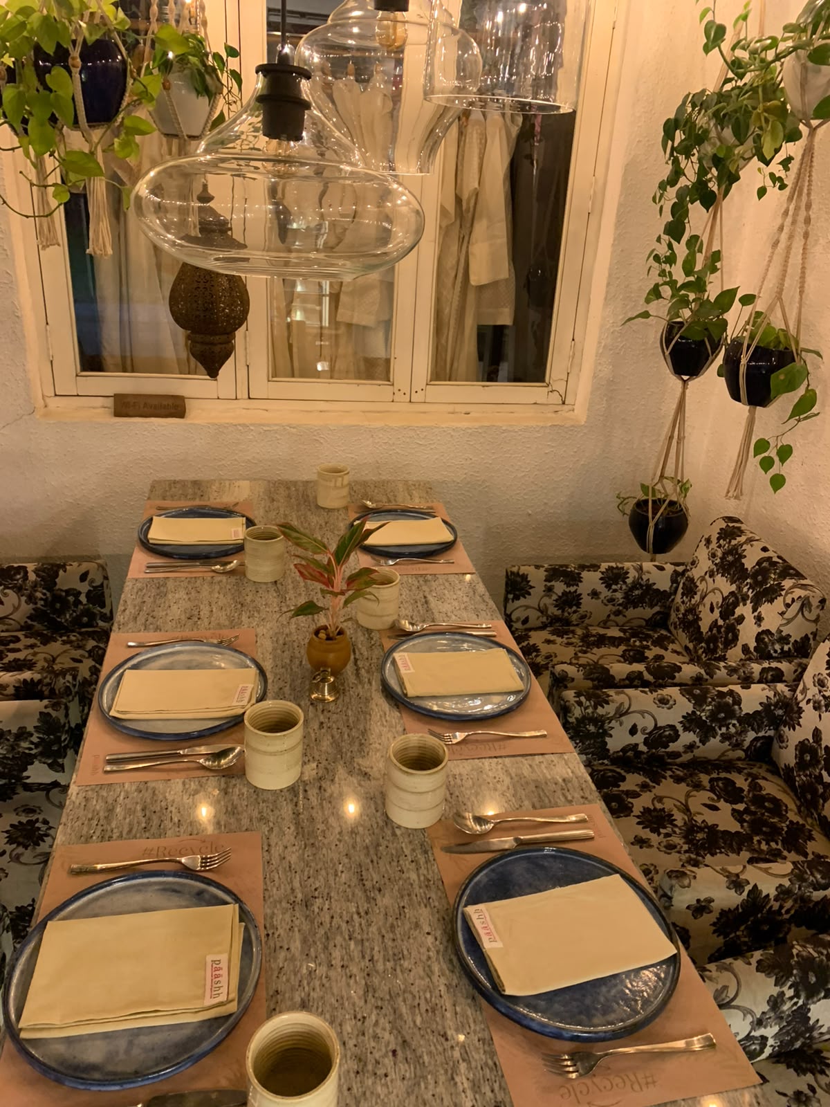 Paashh banquette table with cream linen napkins