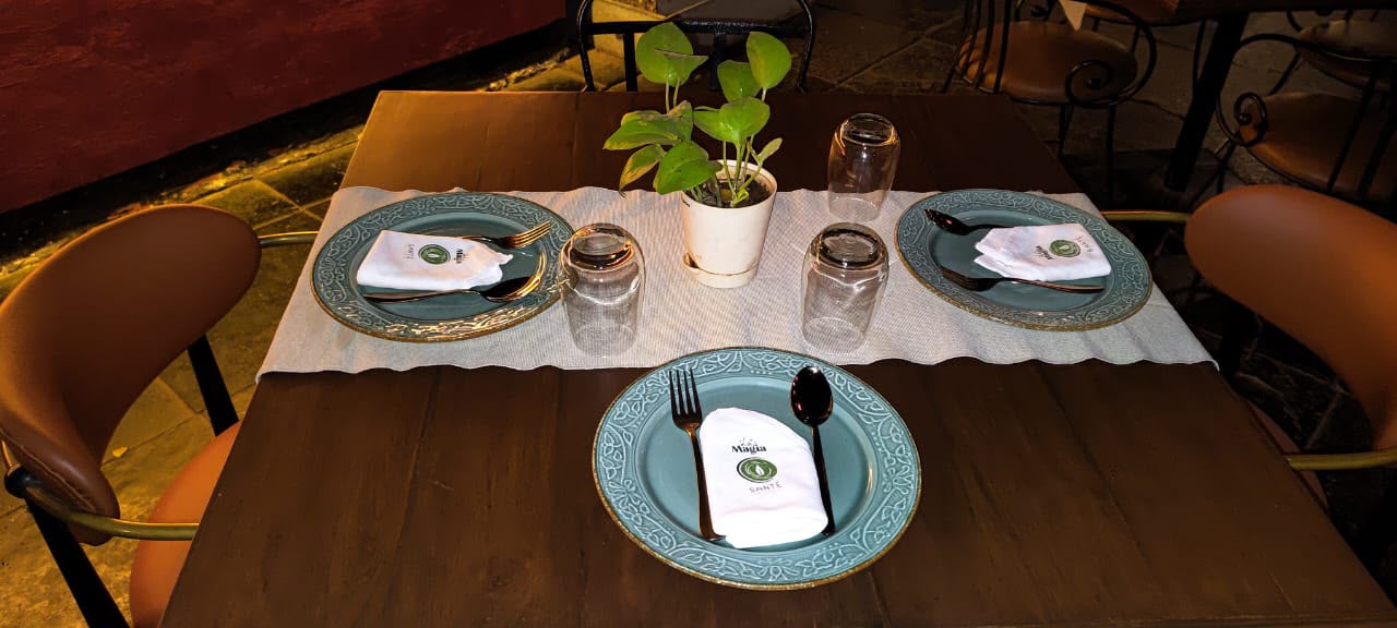 Magia Santé branded napkin on ornate plate