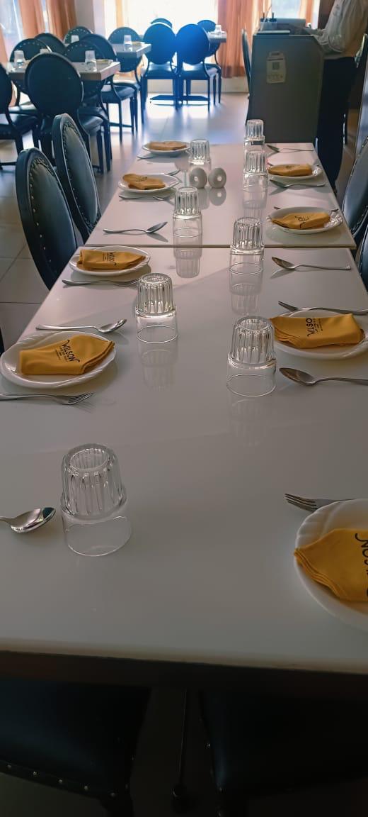Long banquet table at Wilson Lake View Villa